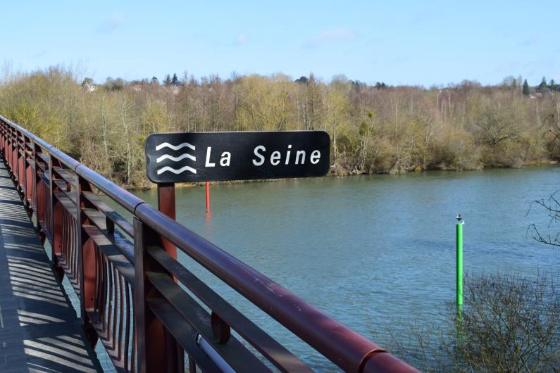 Vue de la Seine depuis le pont entre Chartrettes et Bois-le-Roi