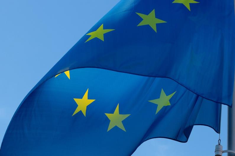 Drapeau européen flottant dans l&#039;air