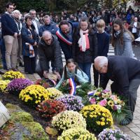 20251111-commemoration11nov1918 dépôt gerbes