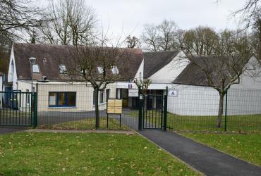 Façade de l&#039;école Robert Lesourd