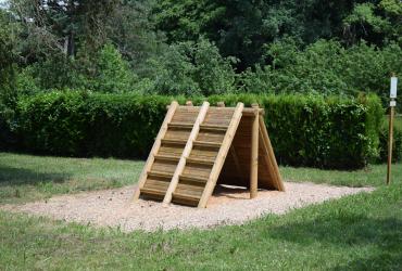 Hutte, espalier du parcours de santé